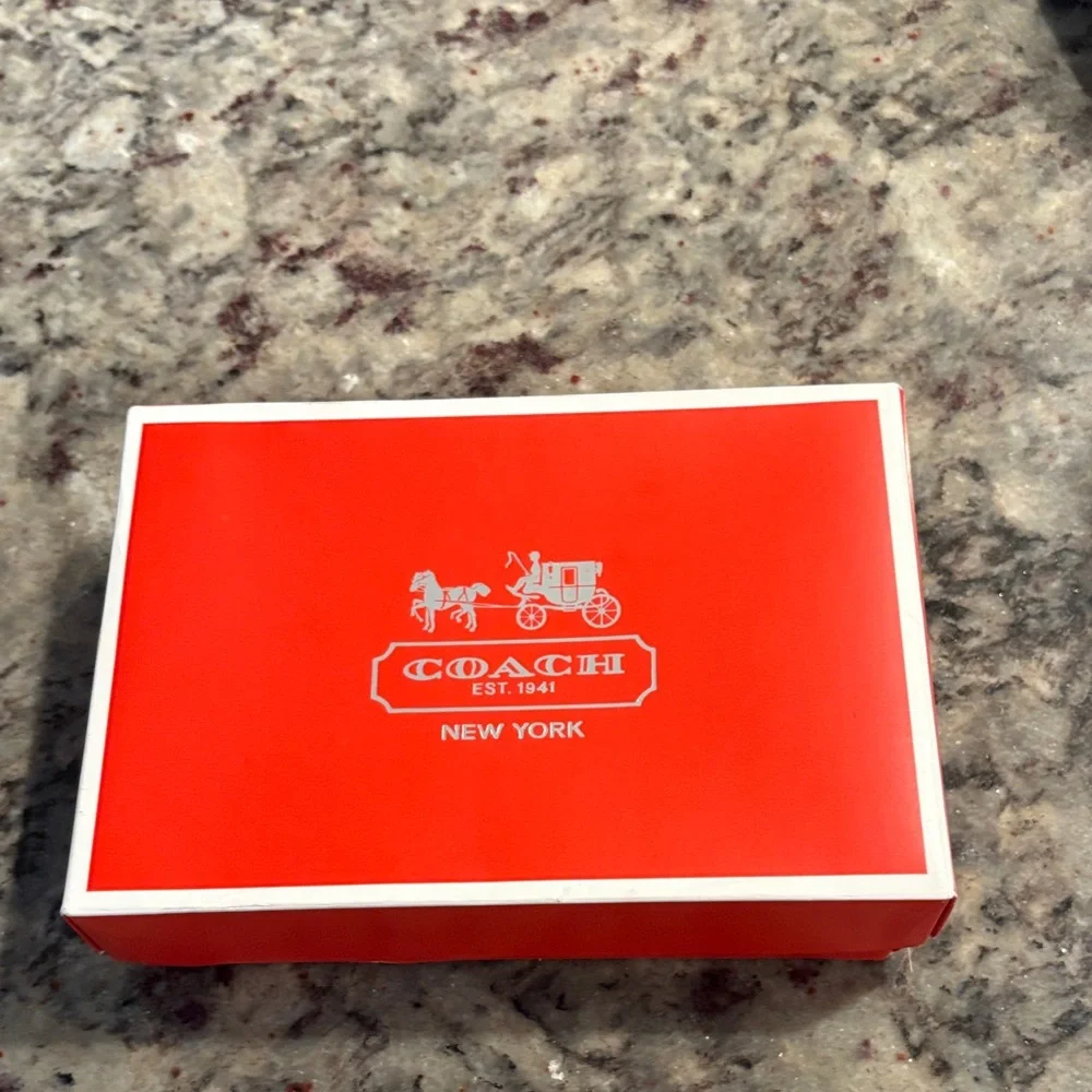 Rare vintage Coach Pink Wristlet Wallet - Picture 4 of 4